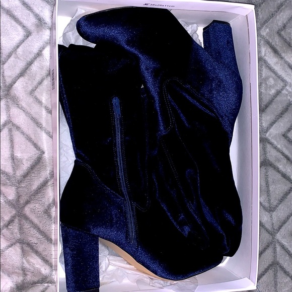 Beautiful Blue Velvet Thigh high boots - Picture 2 of 7